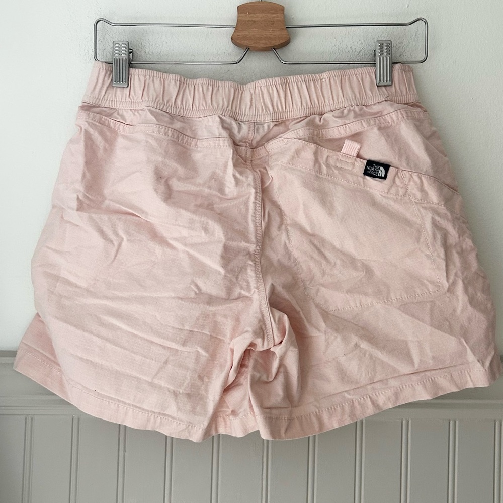 The North Face Light Pink Women's Cargo Shorts - Picture 4 of 4